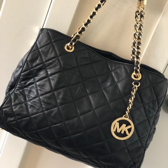 Michael Kors Handbags - Black Michael Kors Susannah Large Tote
